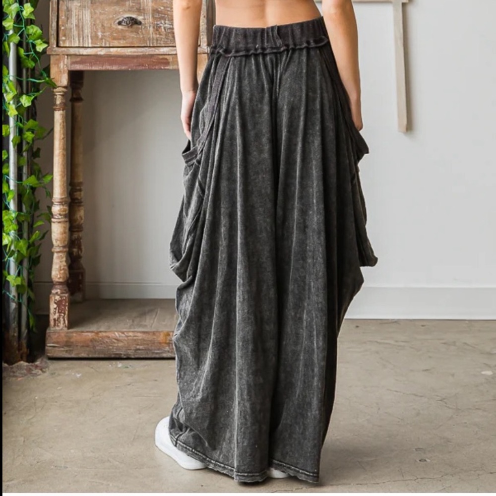 Oli & Hali Washed Black Wide-Leg Pocket Harem Pants - Picture 2 of 4